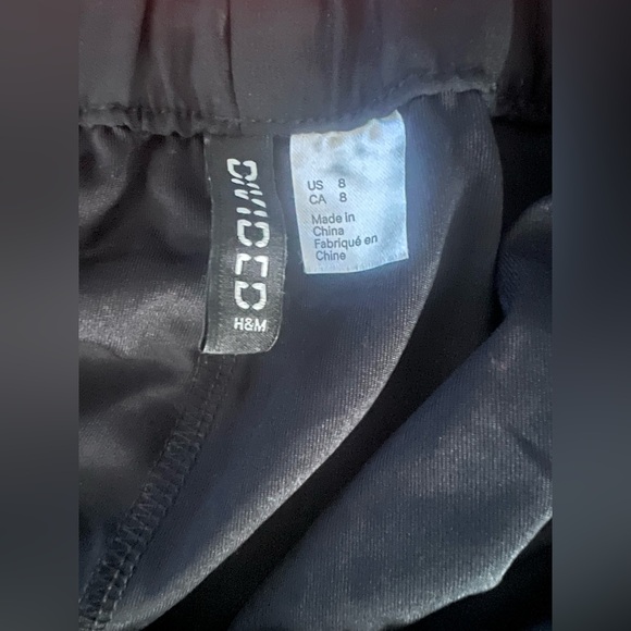 H&M DIVIDED Black Short Shorts US 8 - Picture 3 of 5